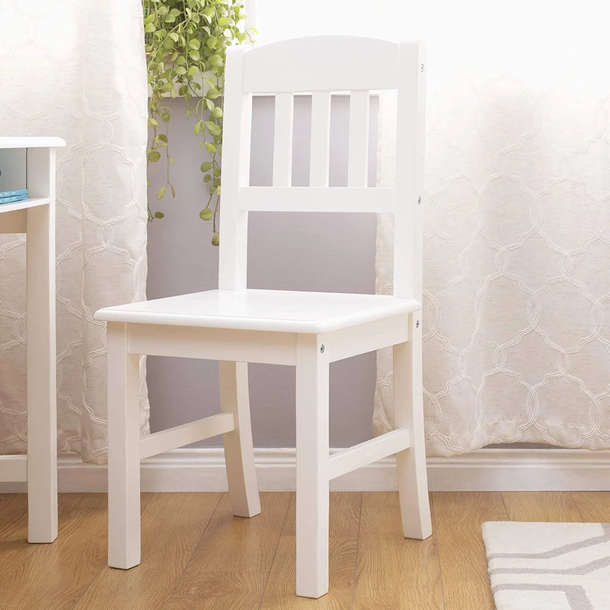 White Desk Hutch and Chair with Drawers O8547
