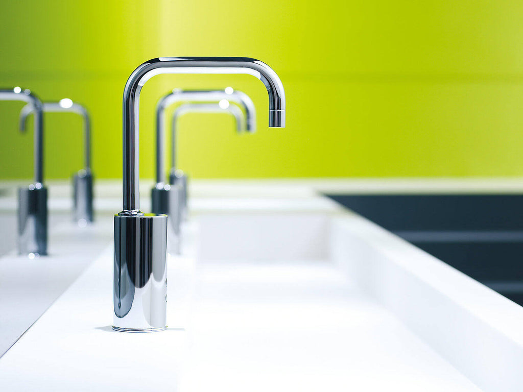 Polished Chrome Touchless Deck-Mount Faucet Q636001
