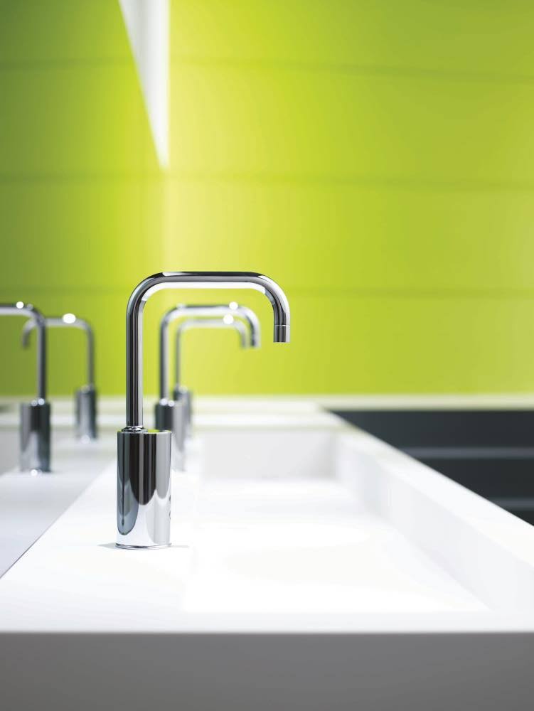 Polished Chrome Touchless Deck-Mount Faucet Q636001