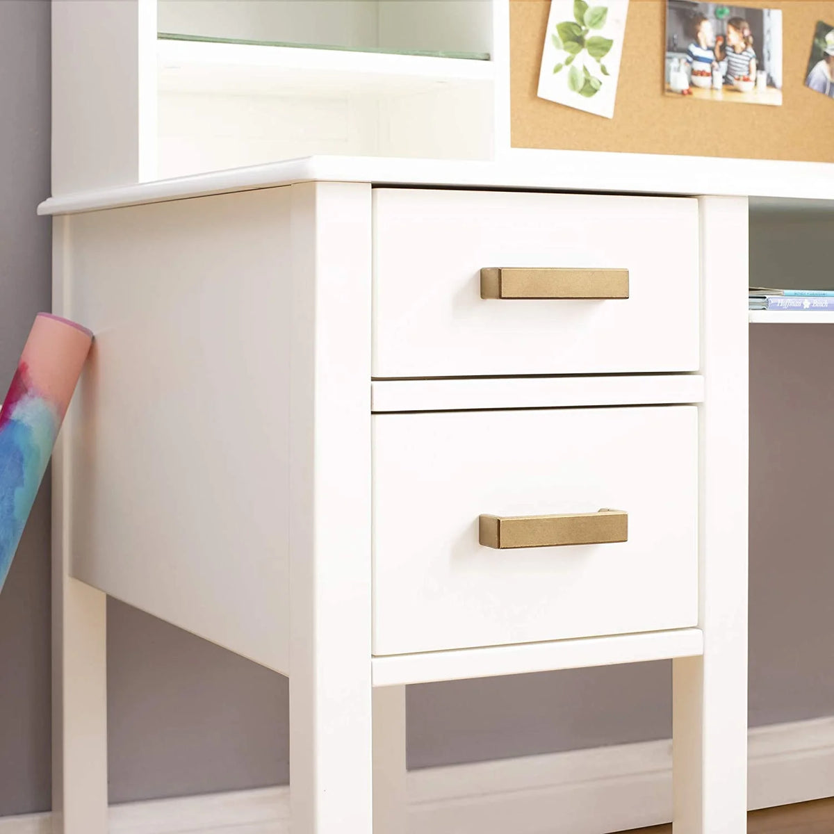 White Desk Hutch and Chair with Drawers O8547