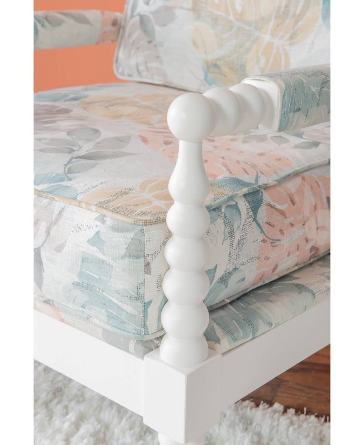 White Spindle Wood Frame Chair Y853